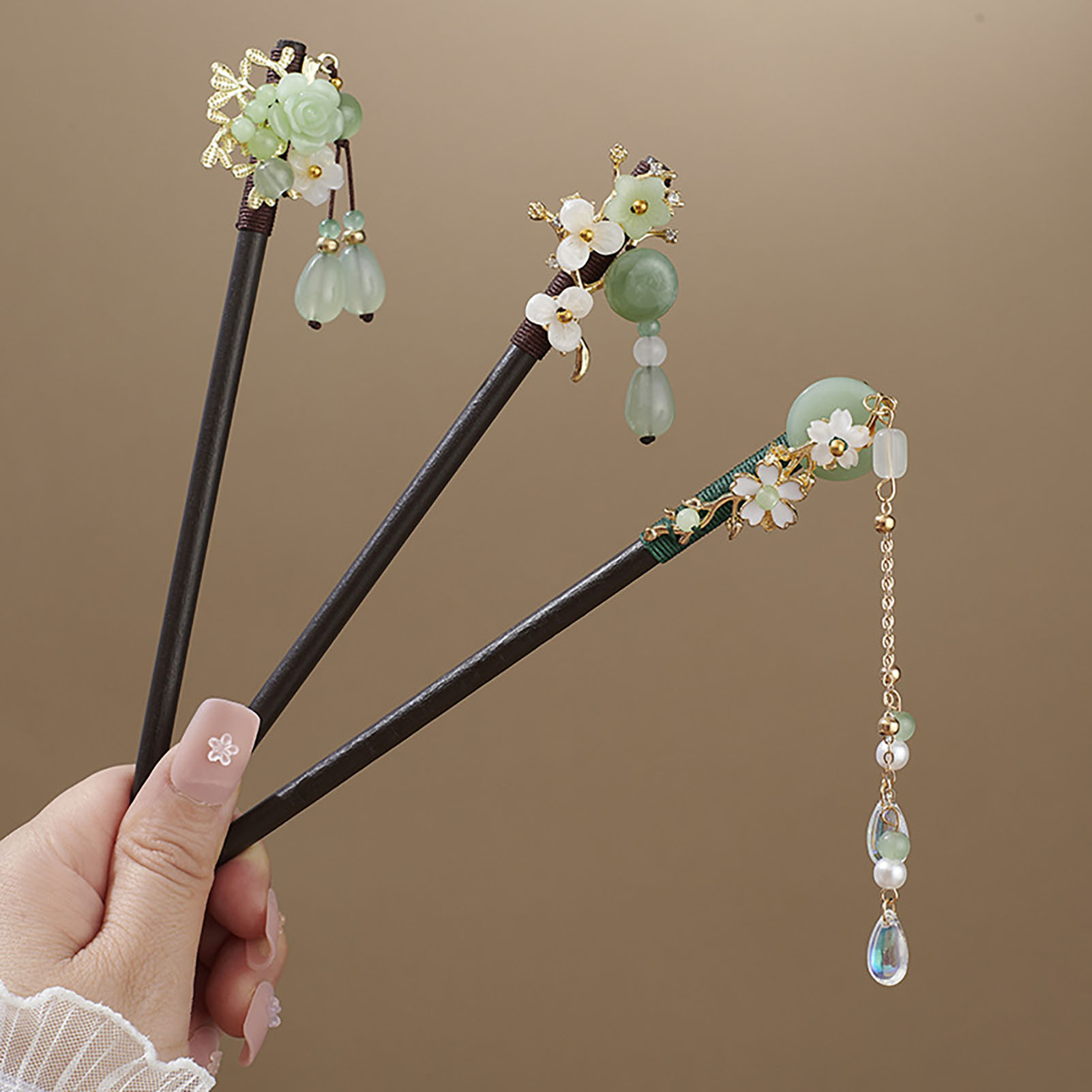 กิ๊บติดผมพู่ดอกไม้สไตล์จีน วิน - Supply Florist บทวิจารณ์และราคา